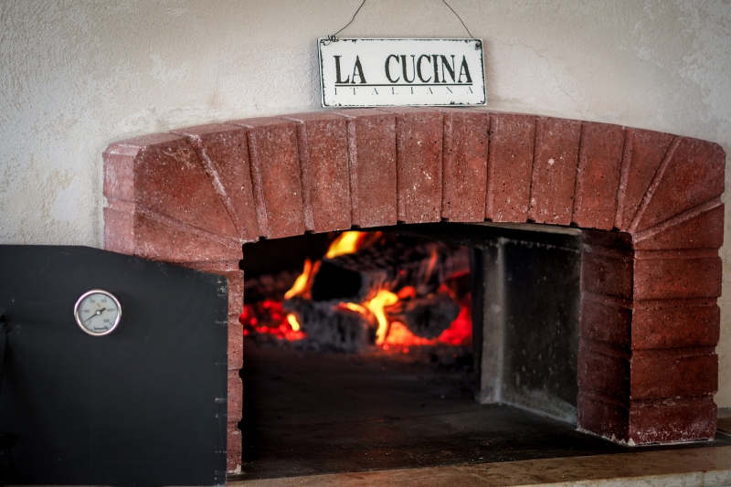 pizzeria-UTELLE-min_pizza-oven-1344719